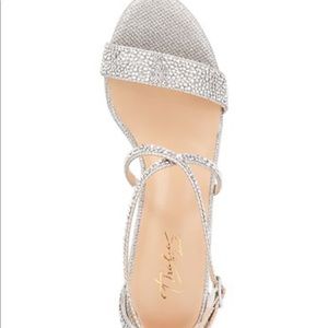 Strappy sandals with heel